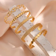 Eterna Gold Heart Bracelet - Bracelet
