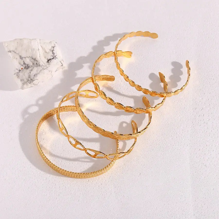 Eterna Gold Heart Bracelet - Bracelet