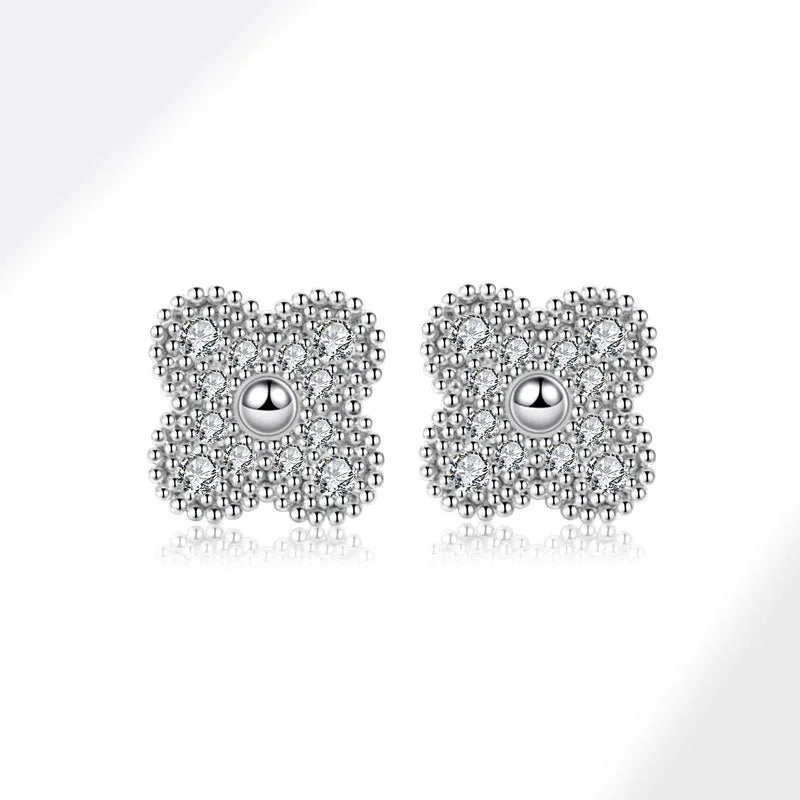 Pair of silver clover earrings 